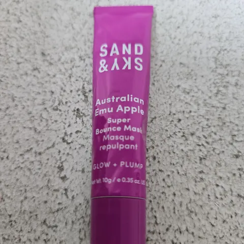 BOX OF APPROXIMATELY 900 X SAND & SKY AUSTRALIAN EMU APPLE SUPER BOUNCE MASK – 10 G (TRAVEL-SIZE)