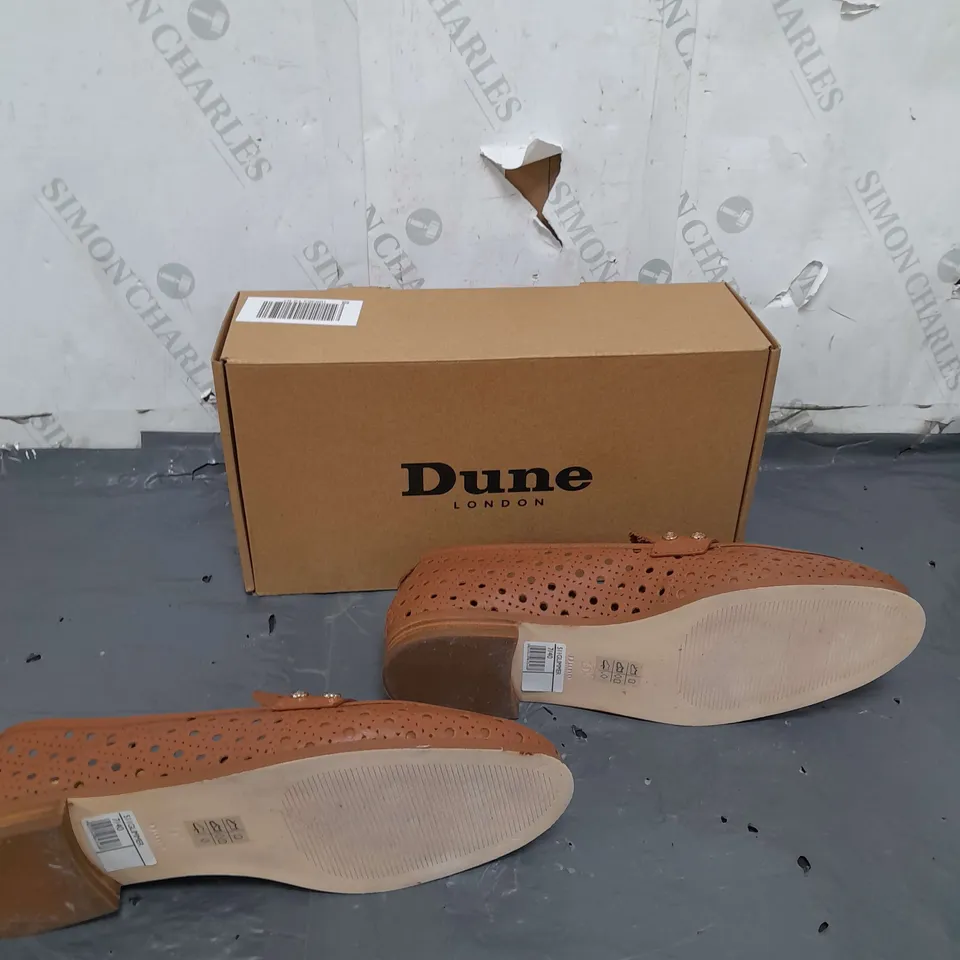 BOXED PAIR OF DUNE LONDON TAN LEATHER LASER CUT LOAFER IN SIZE 7