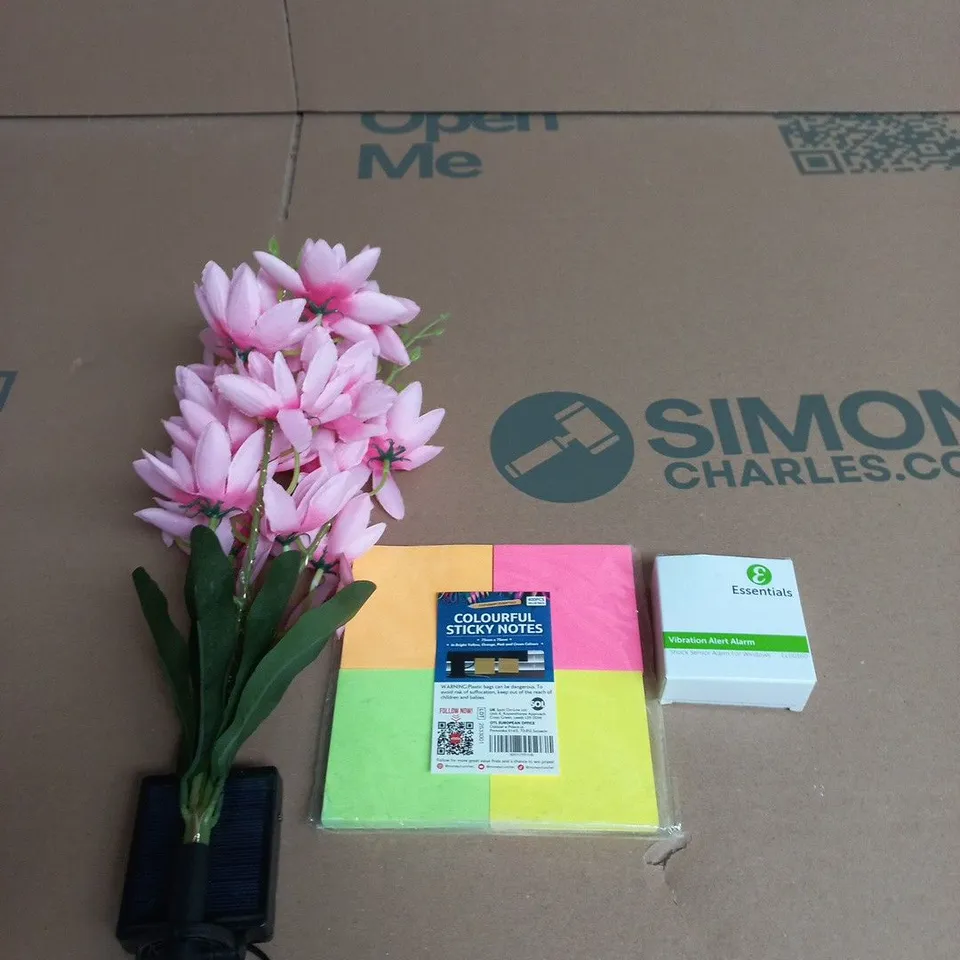 APPROXIMATELY 15 ASSORTED HOUSEHOLD PRODUCTS TO INCLUDE SOLAR FAKE FLOWER BOUQUET, COLOURFUL STICKY NOTES AND A ESSENTIALS VIBRATION ALERT ALARM