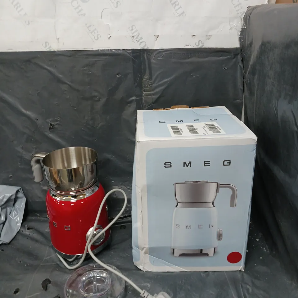 SMEG MFF11 MILK FROTHER WITH TRITAN™ RENEW LID - RED RRP £179