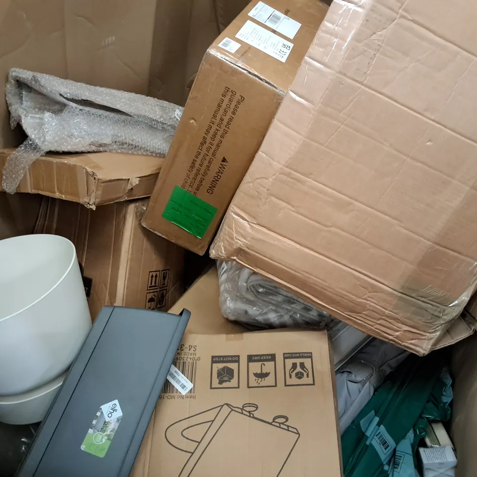 PALLET OF ASSORTED HOUSEHOLD ITEMS TO INCLUDE K8DS SWING SEAT, BABY BATH SEAT, SPORTS RACKET AND GRAFFITI WALL ART