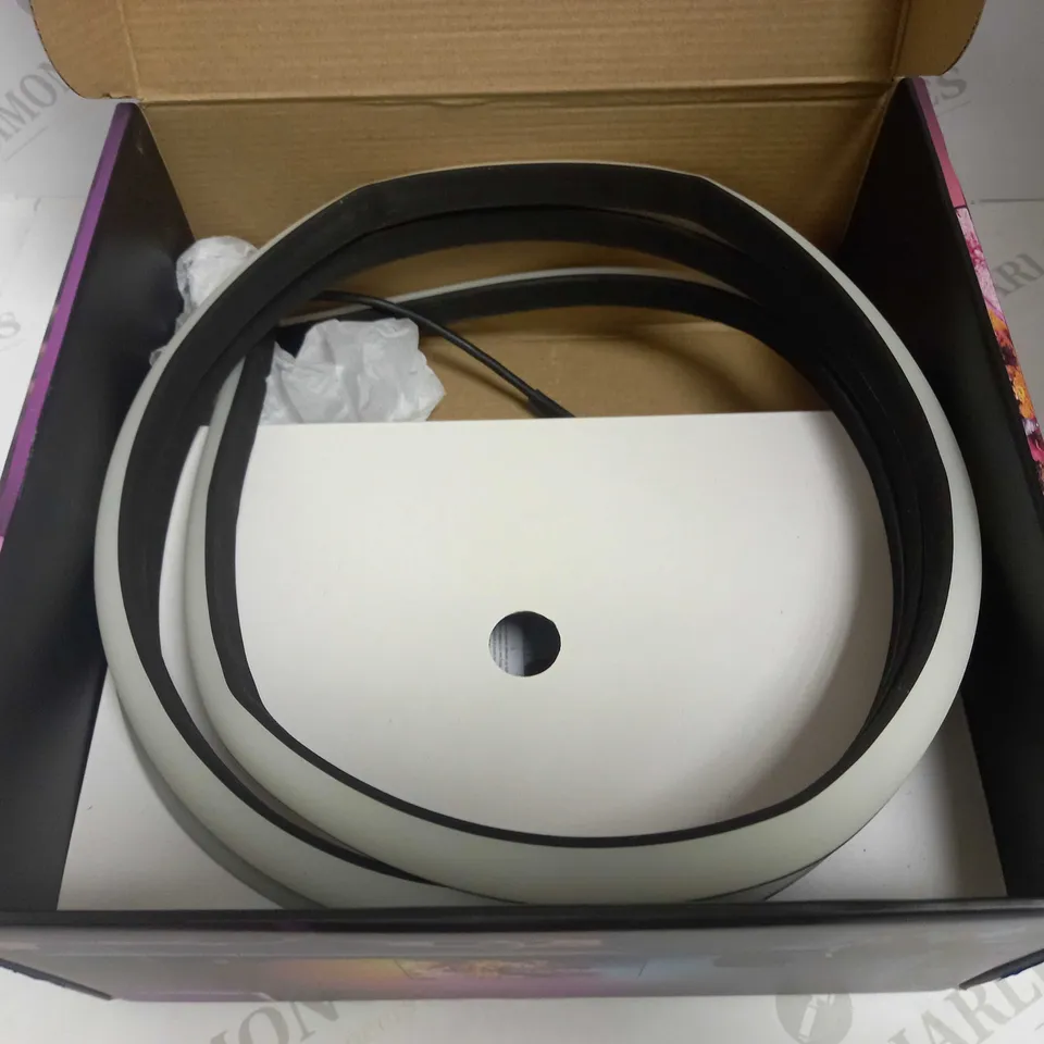 PHILIPS HUE GRADIENT LIGHTSTRIP FOR 65" TV