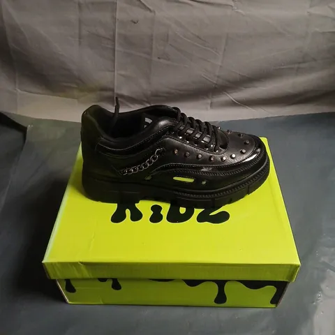 KOI KIDZ BLACK STUDDED PLATFORM SNEAKERS β SIZE 1