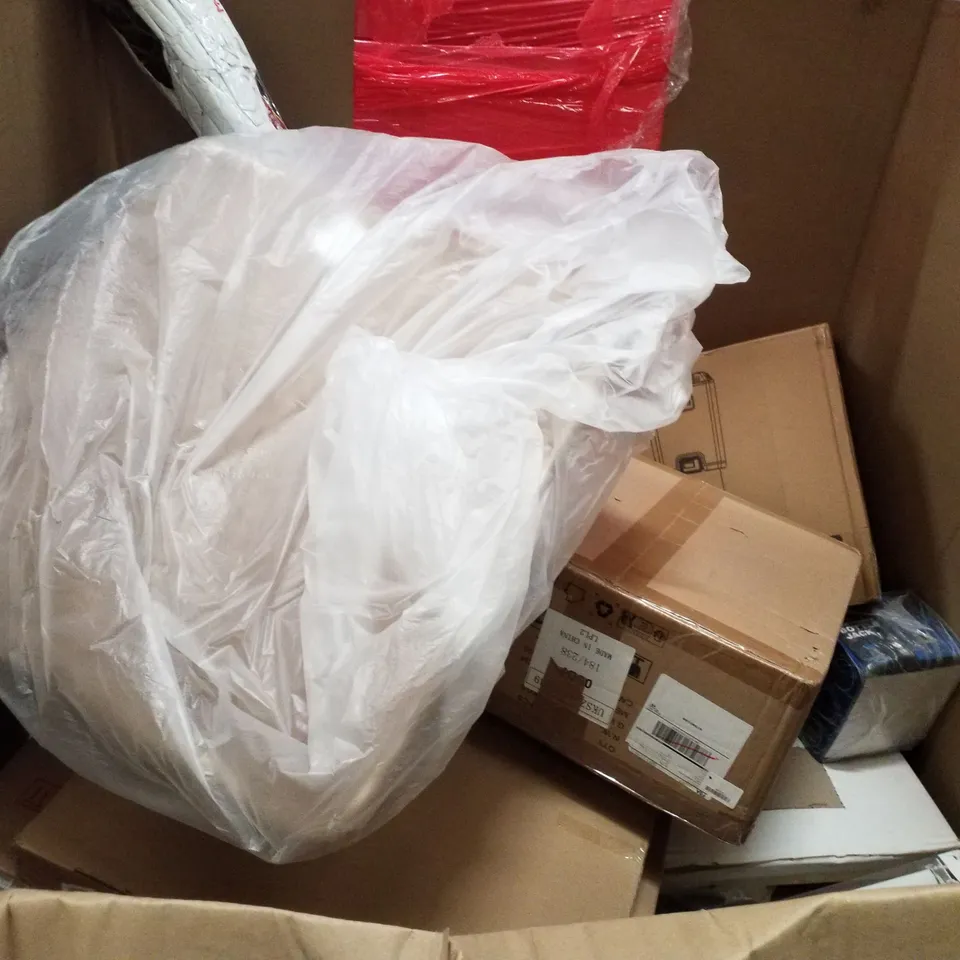 PALLET CONTAINING ASSORTED PRODUCTS INCLUDING ALUMINIUM FRUIT PRESS, AIR FRYER, CEILING LIGHT, LED MIRROR & STAND HAIR DRYER 