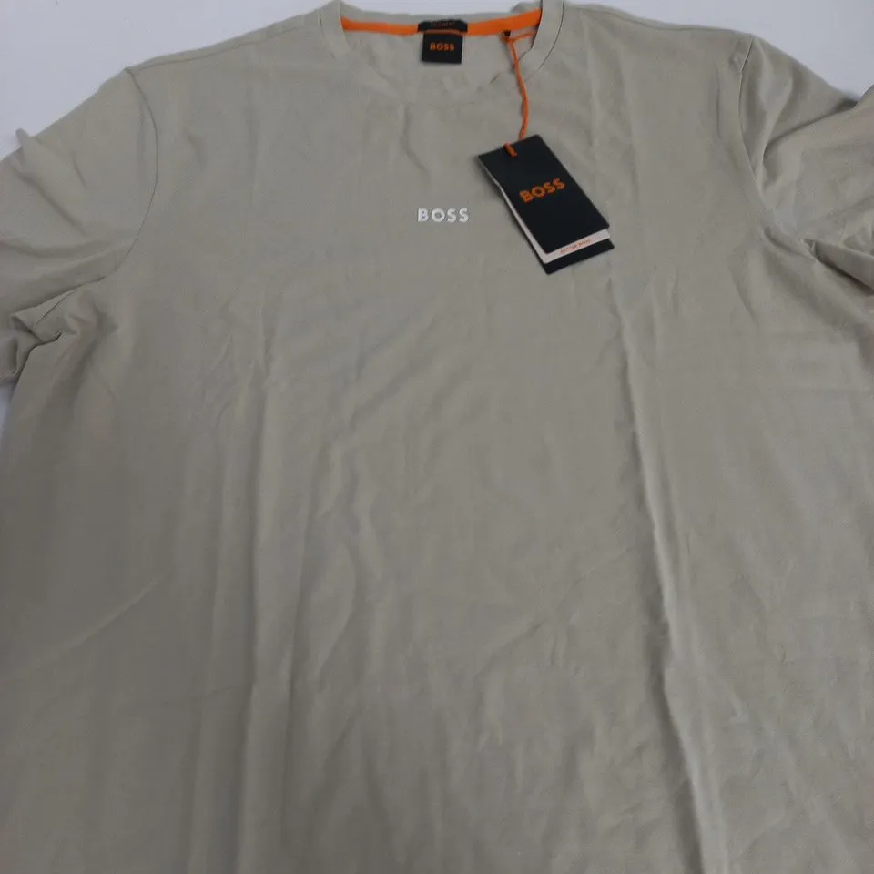 HUGO BOSS T-SHIRT – SIZE M