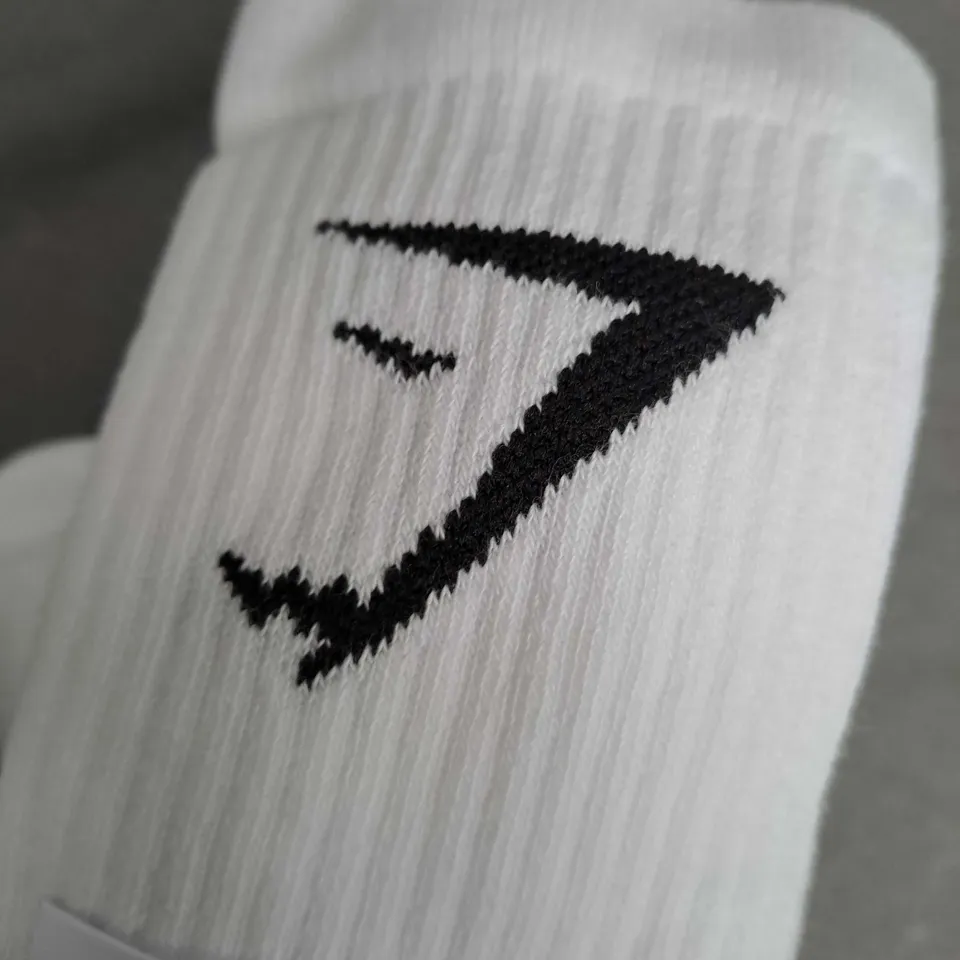GYMSHARK PACK OF 3 CREW SOCKS IN WHITE - MEDIUM