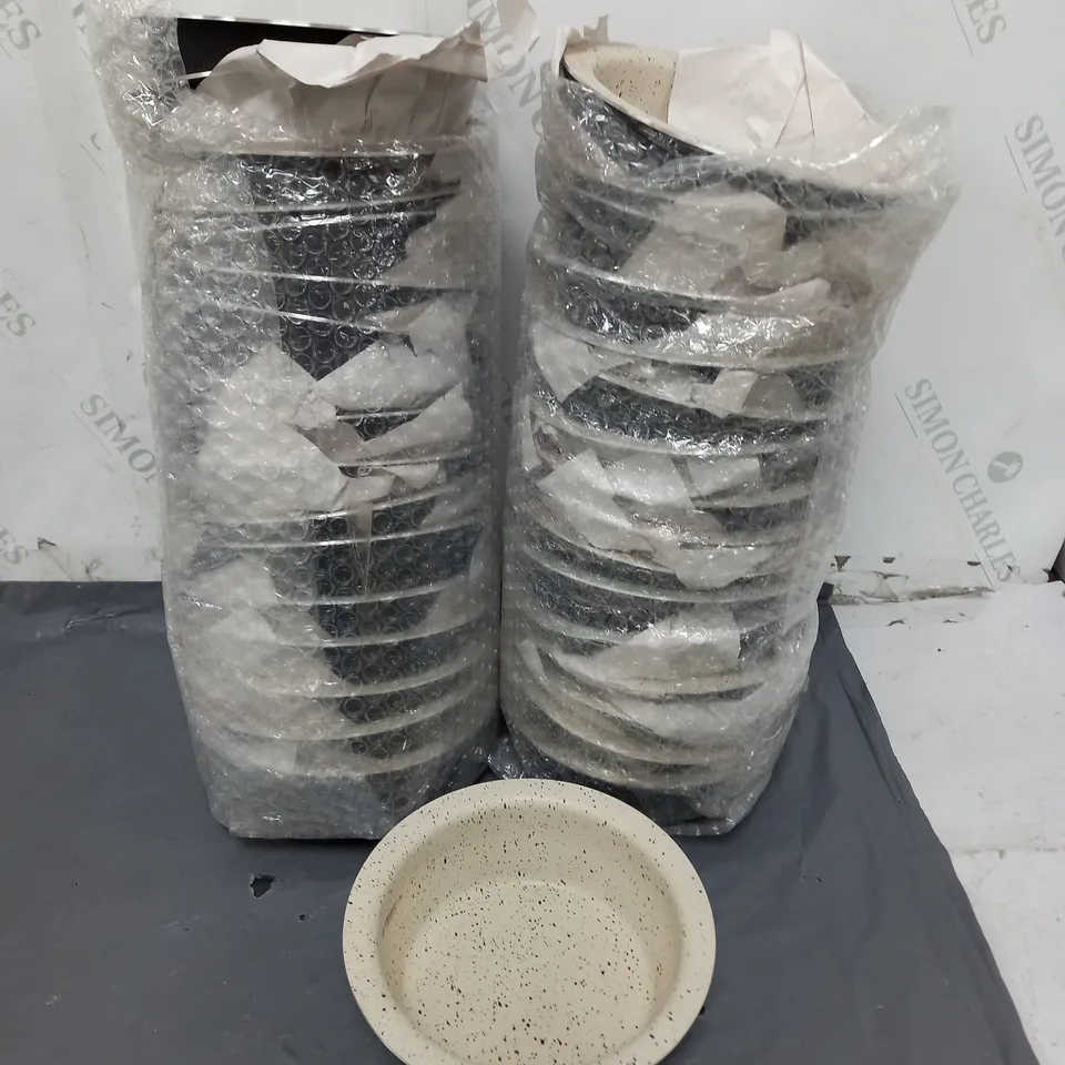 APPROXIMATELY 30 TAHDIG LOVER DISHES IN BLACK