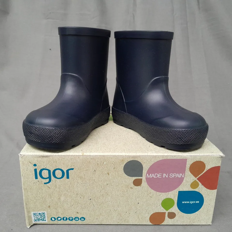 BOXED PAIR OF IGOR KID'S WELLINGTON BOOTS IN NAVY EU SIZE 21