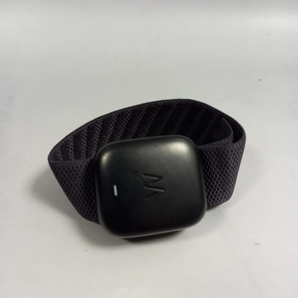 WHOOP 4.0 FITNESS TRACKER 