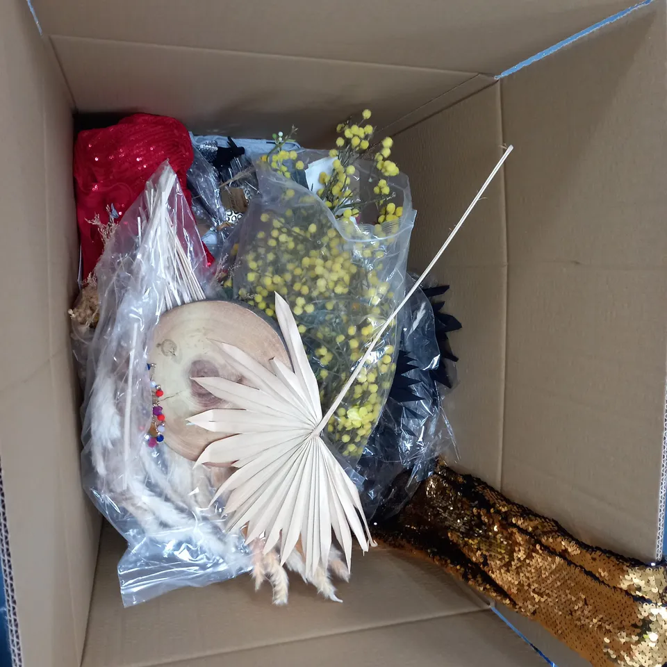 BOX OF ASSORTED ITEMS TO INCLUDE A PAIR OF LIGHT HOLDERS, FAUX FLOWERS AND A HAND HELD DRILL