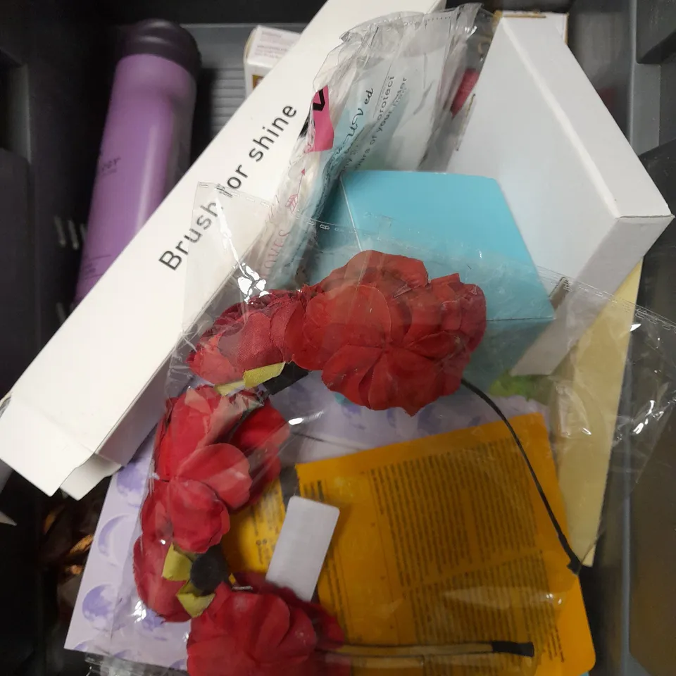 BOX OF APPROXIMATELY 20 ASSORTED HEALTH AND BEAUTY ITEMS TO INCLUDE ICAN CREAM PEROXIDE, WELEDA SKIN FOOD, NOOD SHAPE TAPE ETC