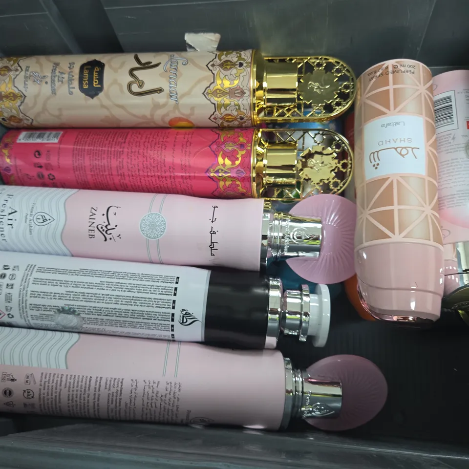 APPROXIMATELY 15 ASSORTED AEROSOLS TO INCLUDE BODY SPRAY, FOOT SPRAY, AND AIR FRESHENER ETC. 