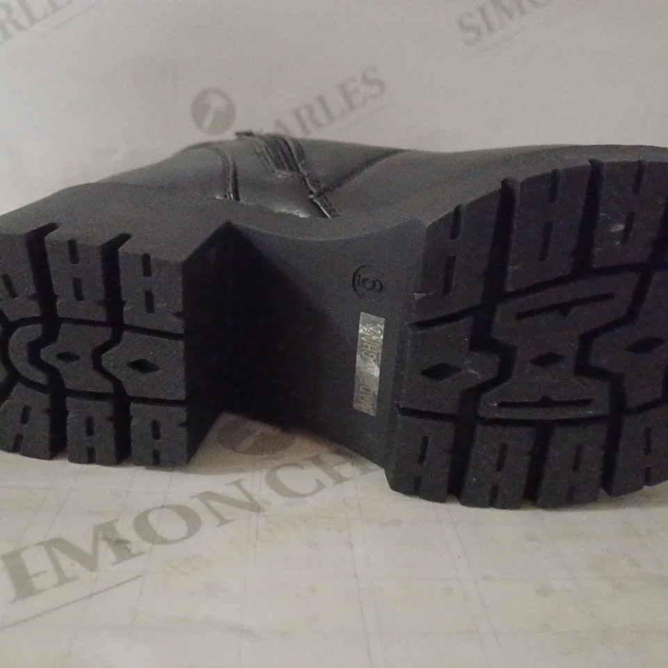 PAIR OF KOI WOMEN'S KRAIT SWITCH HIKING BOOTS SIZE 6