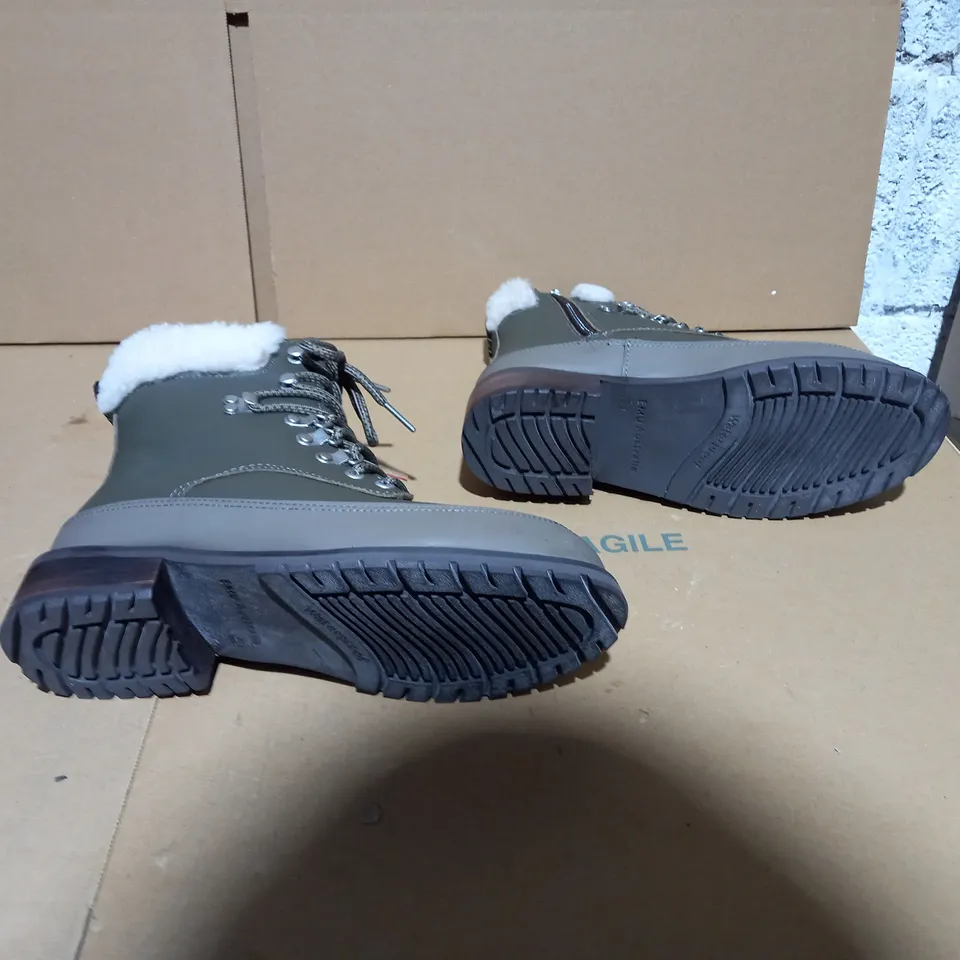 EMU AUSTRALIA OKAB DARK OLIVE BOOT SIZE 5 