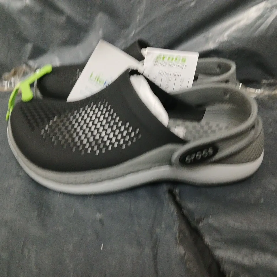 PAIR OF CROCS LITERIDE 360 CLOGS - UK SIZE J2