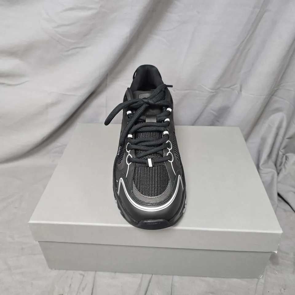 BOXED PAIR OF CLEENS PULSE RUNNERS IN PHANTOM - UK 10.5