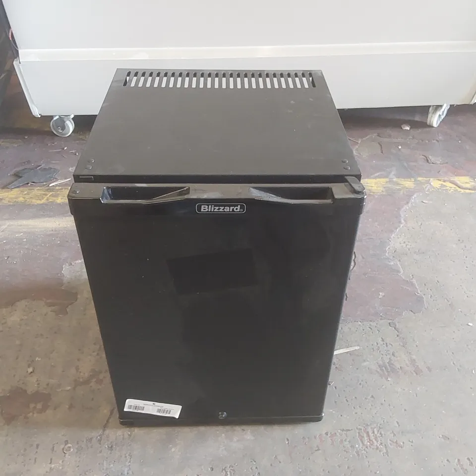 BLIZZARD BMB40 40L SINGLE SOLID DOOR MINI BAR FRIDGE