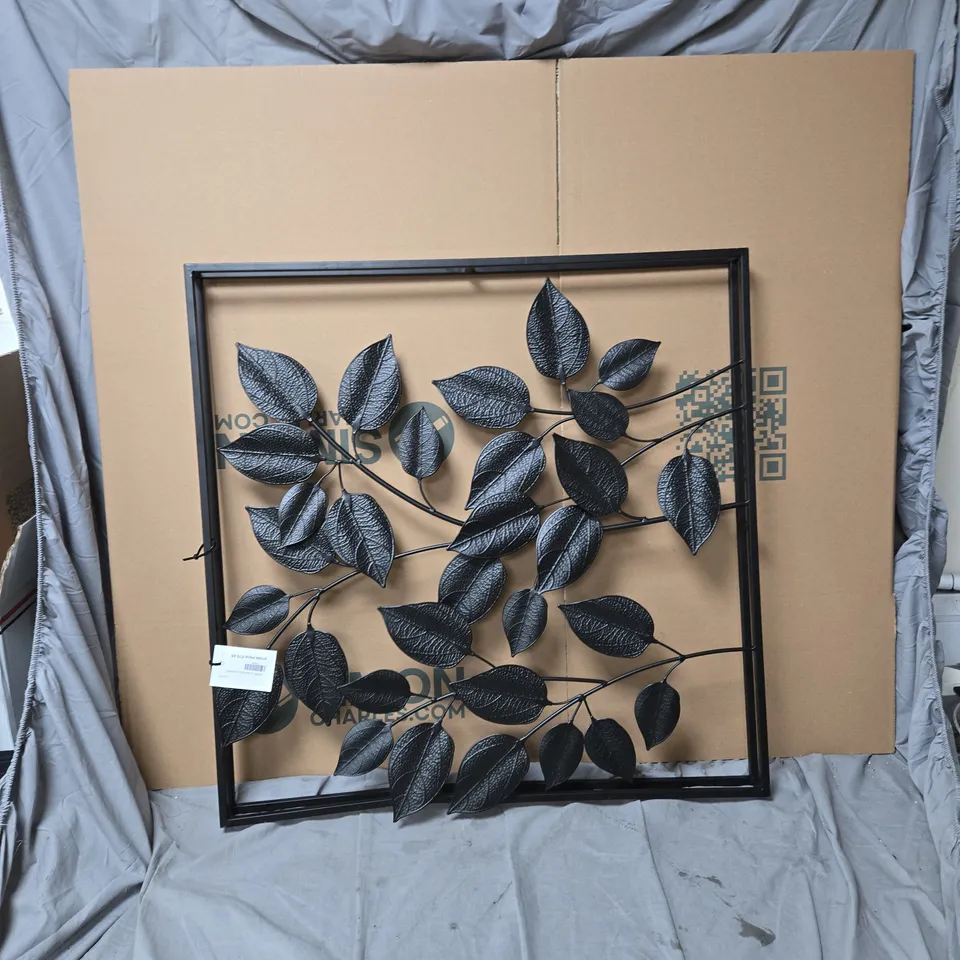 HOME 2 GARDEN SQUARE FLORAL WALL HANGING