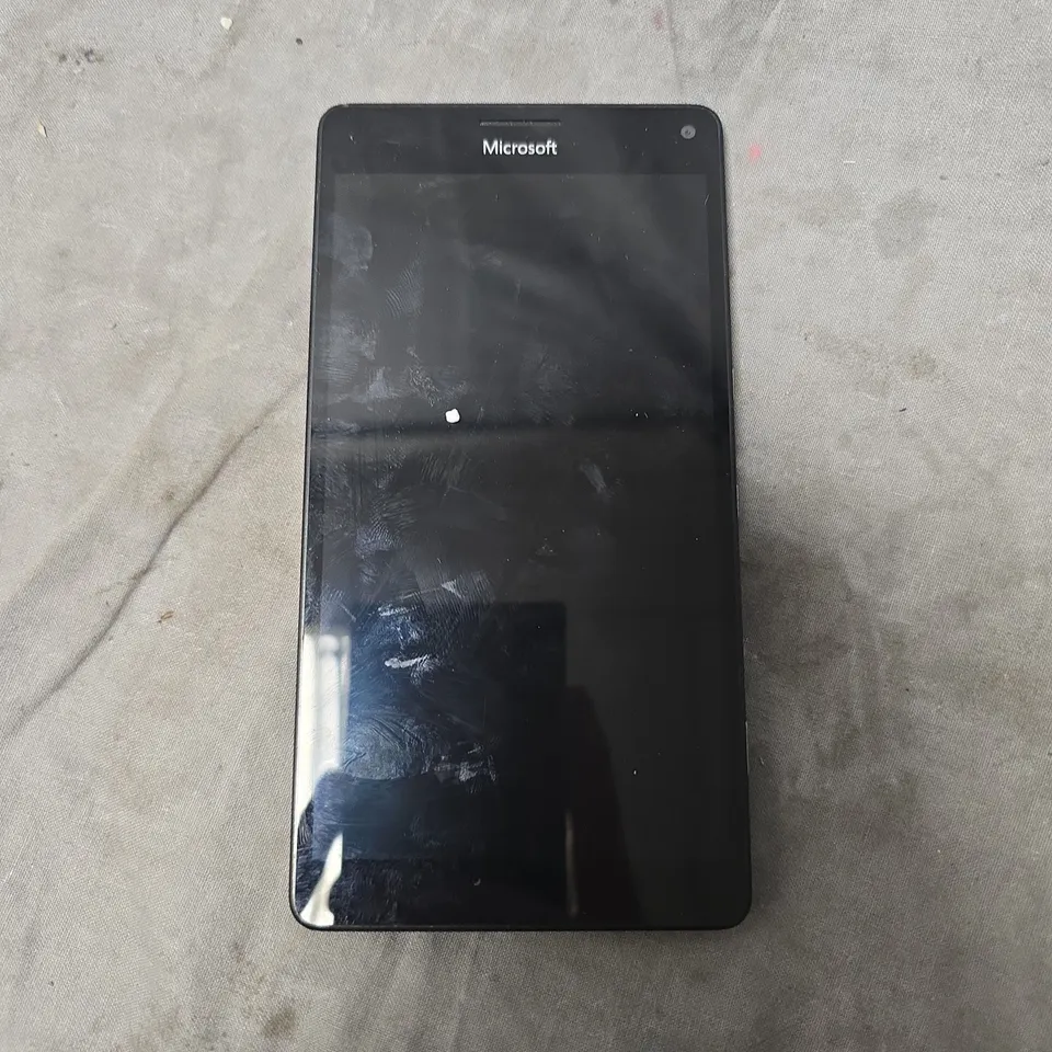 MICROSOFT LUMIA 950 XL RM-1085 IN BLACK