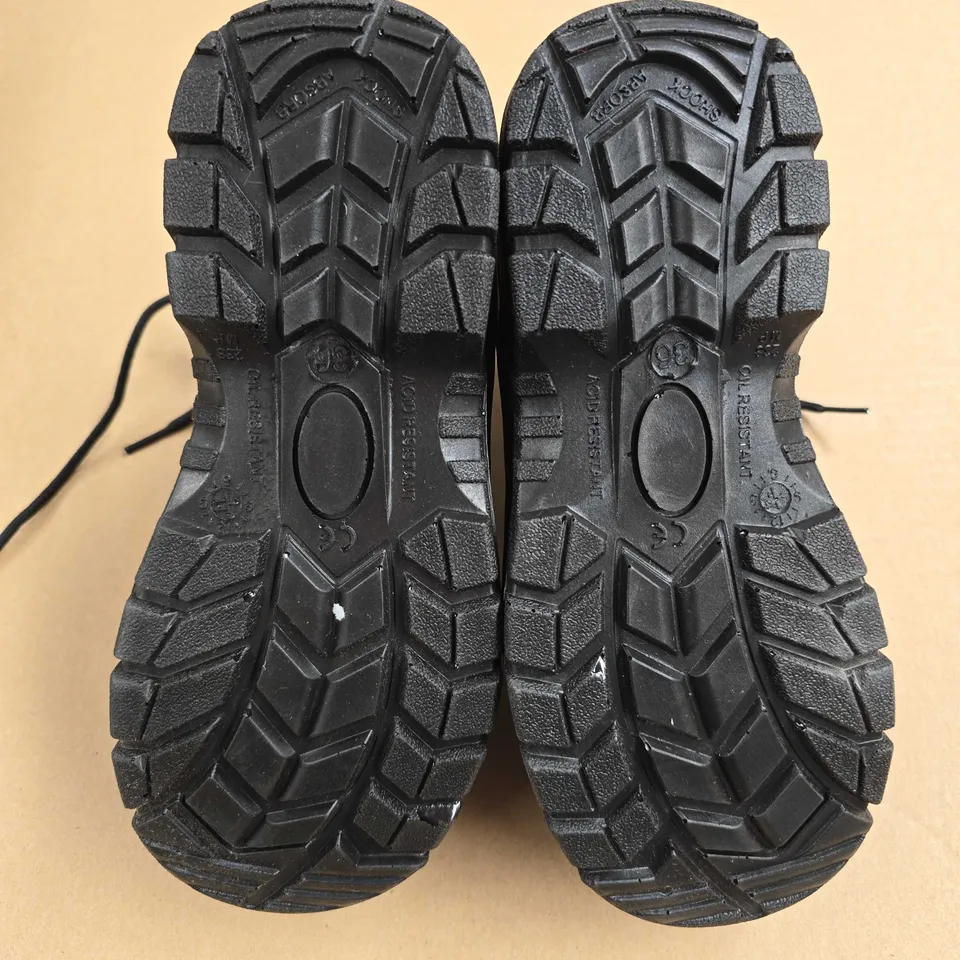 BRAND NEW BOXED CONTRACTOR BLACK SAFETY BOOTS - 3 / 36