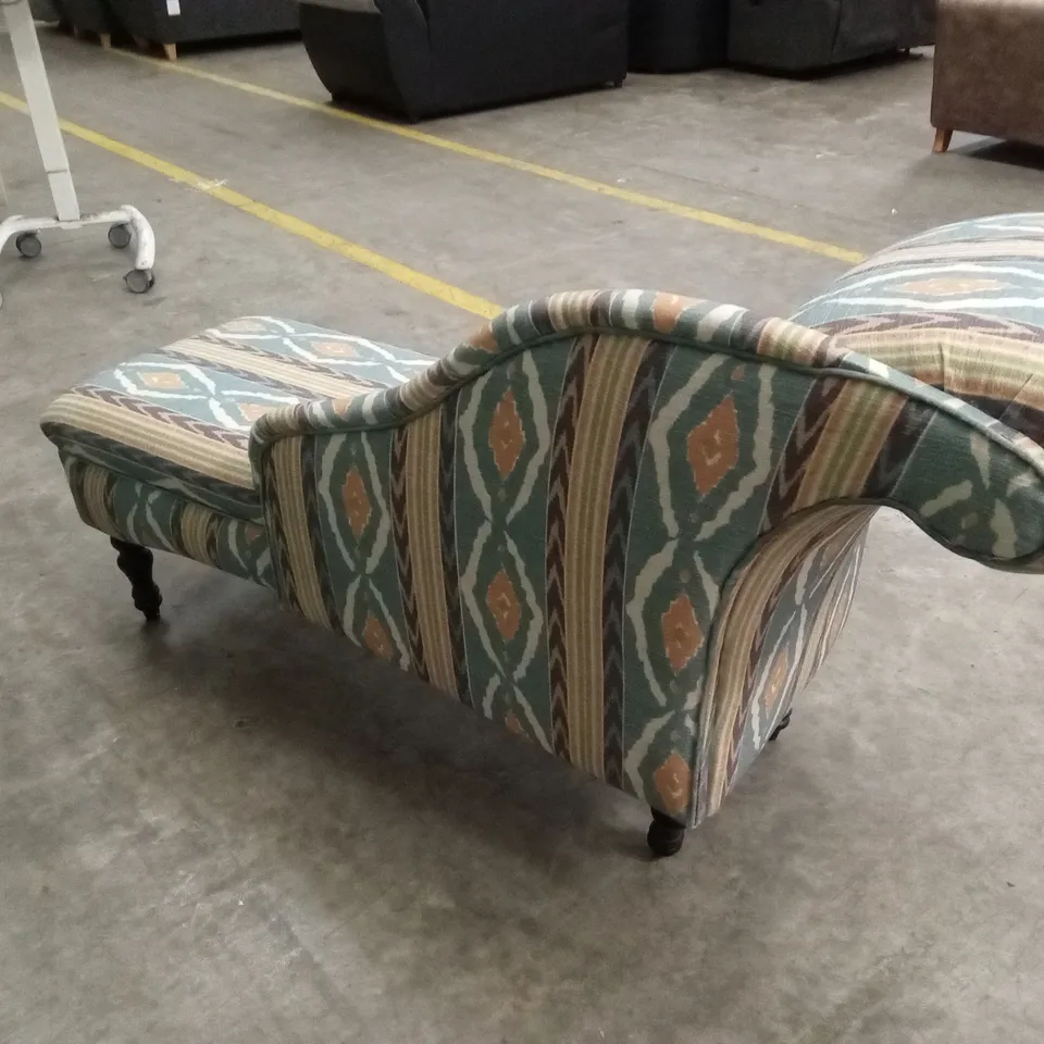 QUALITY DESIGNER PATTERNED FABRIC CHAISE LOUNGE