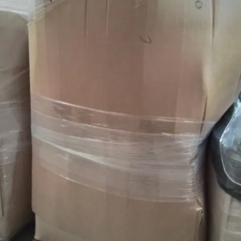 PALLET CONTAINING A LARGE QUANTITY OF PILLOWS