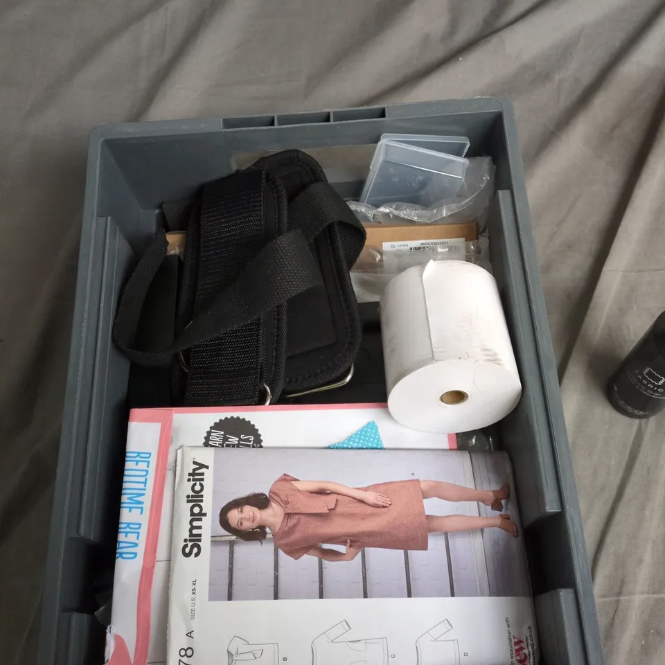 TOTE OF APPROXIMATELY 14 ASSORTED ITEMS TO INCLUDE: SOFOLOGY FABRIC CLEANER