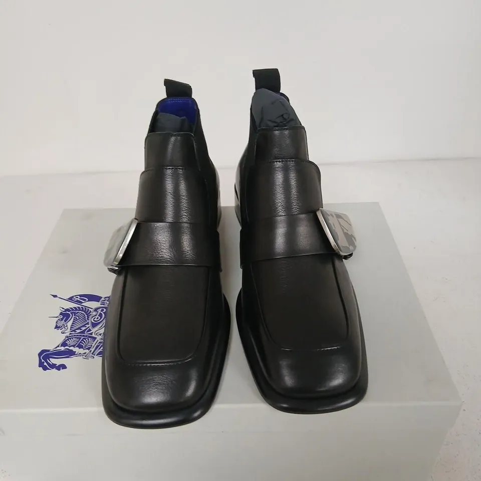 BURBERRY LEATHER CHELSEA BOOTS WITH BUCKLE – BLACK, UK 6 (EU 40)