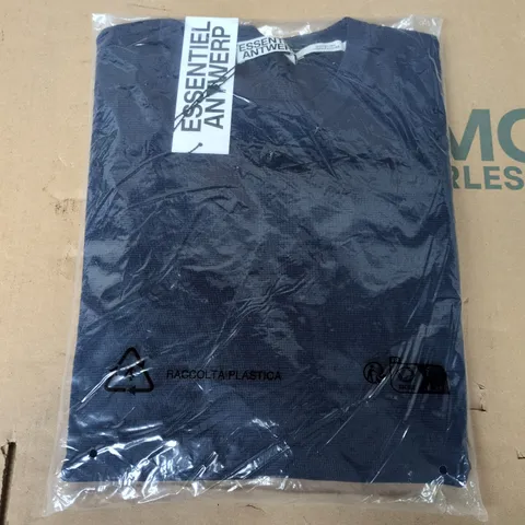 BAGGED ESSENTIAL ANTWERP PULLOVER JANUARI KNITTED TOP IN NAVY - MEDIUM