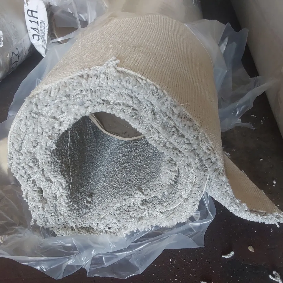ROLL OF QUALITY ULTIMATE IMPRESSIONS PARADISE CARPET - APPROXIMATELY 2 x 4m