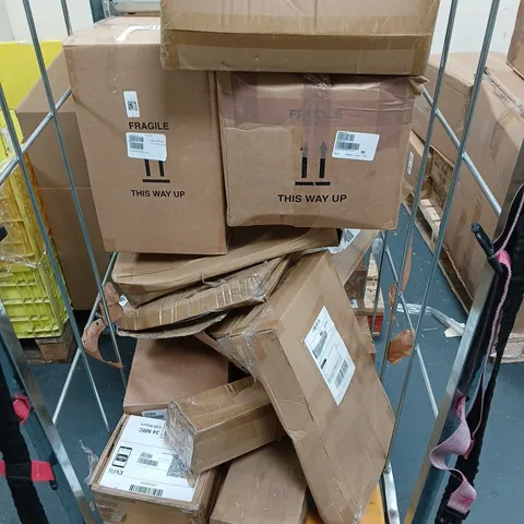CAGE OF APPROXIMATELY 10 ASSORTED ITEMS TO INCLUDE - CHRISTMAS DECOR, COZEE HOME THROW, AND LOCKNLOCK CONTAINERS ETC. - COLLECTION ONLY  