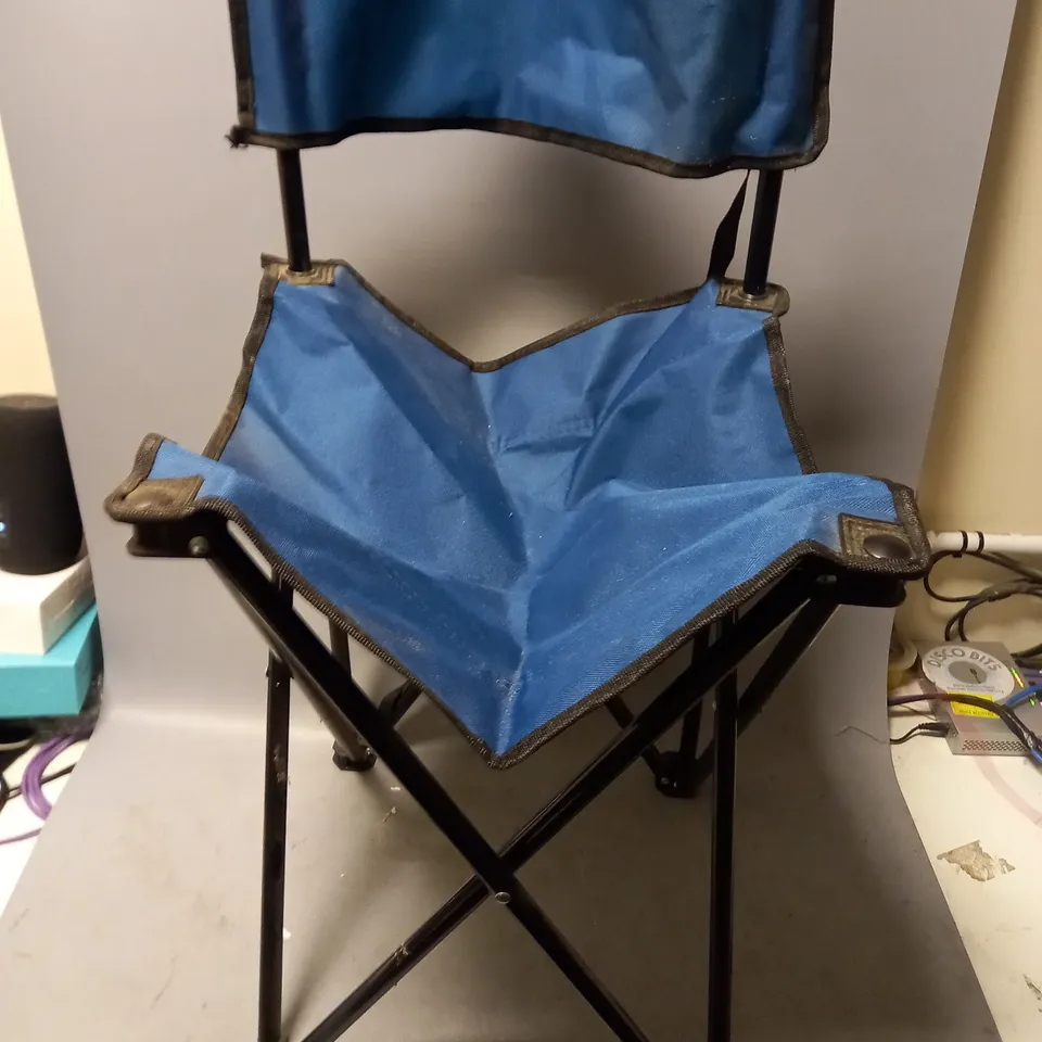 SUMMIT COLLAPSIBLE CHAIR IN BLUE