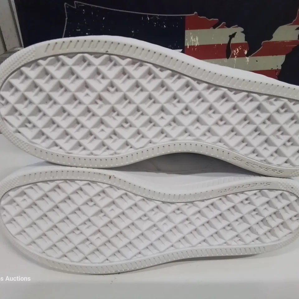 BOXED PAIR OF SKECHERS WHITE LEATHER TRAINERS - UK 6