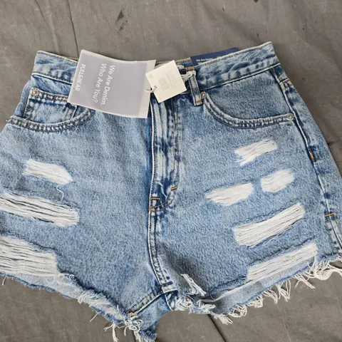 PULL & BEAR DISTRESSED DENIM SHORT SHORTS IN BLUE SIZE UK 10