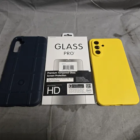 BOX OF ASSORTED PHONE ITEMS TO INCLUDE VARIOUS PHONE CASES AND TEMPERED GLASS