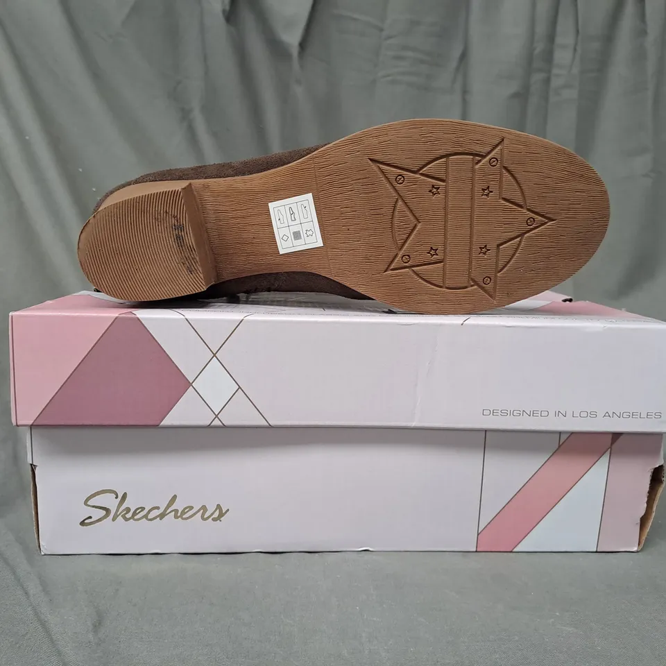 BOXED PAIR OF SKECHERS LADIES WATER RESISTANT SUEDE BROWN BOOTS SIZE 5.5