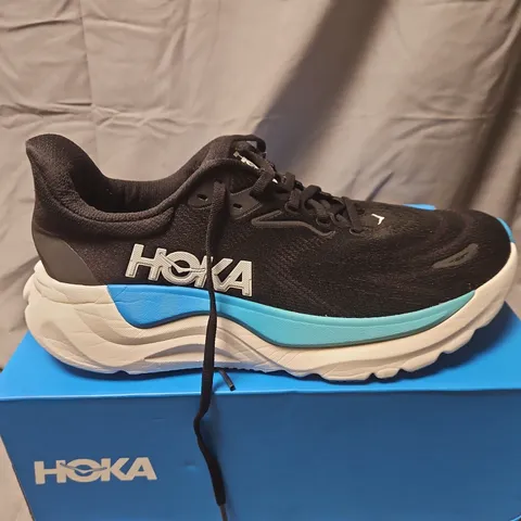BOXED HOKA ARAHI 7 RUNNING SHOES β MEN'S, UK 8.5, BLACK/TEAL