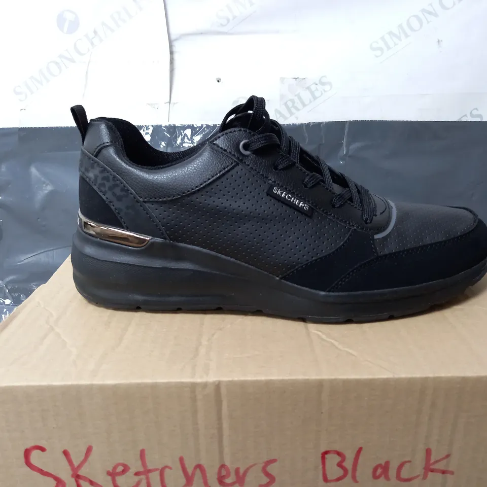 PAIR OF SKETCHERS TRAINERS IN BLACK - SIZE 7