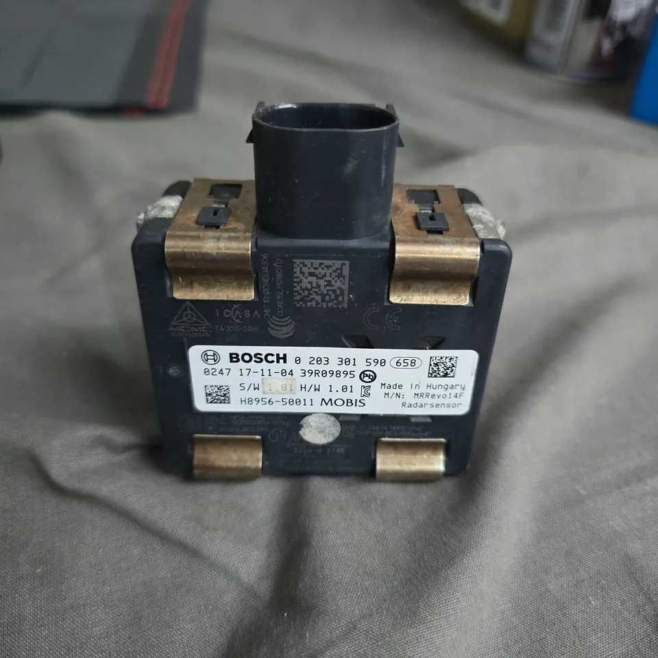 Bosch automotive sensor module – part no. 0 203 301 590 (Mobis)