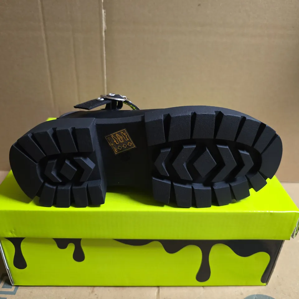 BOXED PAIR OF KOI LOVEBUG MEADOW KIDZ MARY JANE SHOES – BLACK, UK SIZE 13