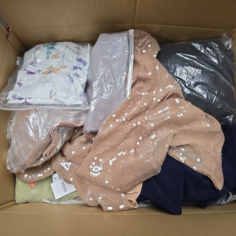 LARGE BOX OF APPROXIMATELY 20 ASSORTED CLOTHING ITEMS IN VARIOUS SIZES, STYLES AND COLOUR 
