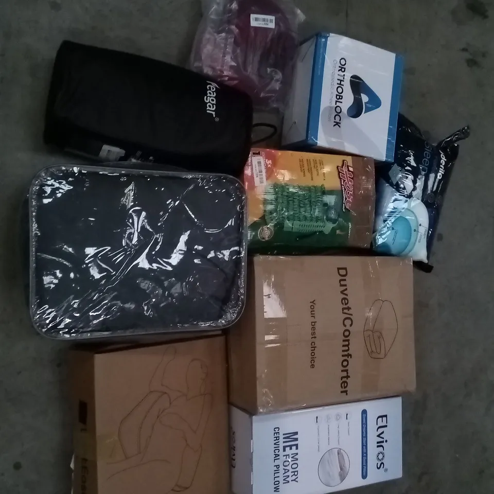 PALLET OF ASSORTED ITEMS INCLUDING ELVIROS MEMORY FOAM CERVICAL PILLOW, FLEXI HOSE, LIGHT EASE PREGNANCY PILLOW, WEIGHTED BLANKET, ORTHOBLOCK ORTHOPEDIC KNEE PILLOW, DERILA PILLOW 