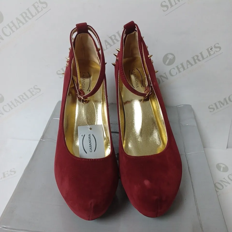 BOXED PAIR OF CASANDRA WEDGE SANDALS IN BORDEAUX SUEDE SIZE 6 