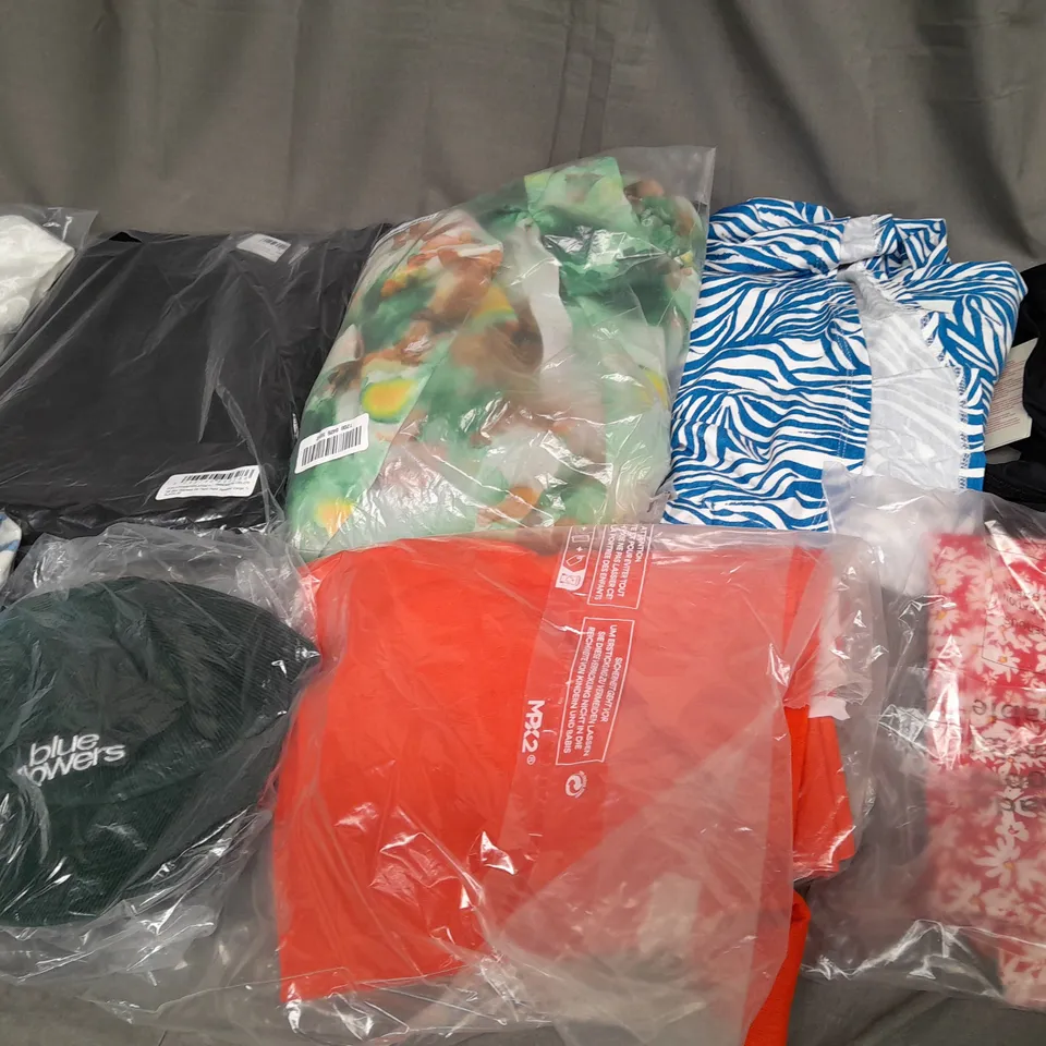 LARGE QAUNTIITY OF ASSORTED CLOTHING ITEMS IN VARIOUS SIZES AND COLORS TO INCLUDE DRESSES, T-SHIRTS AND SOCKS