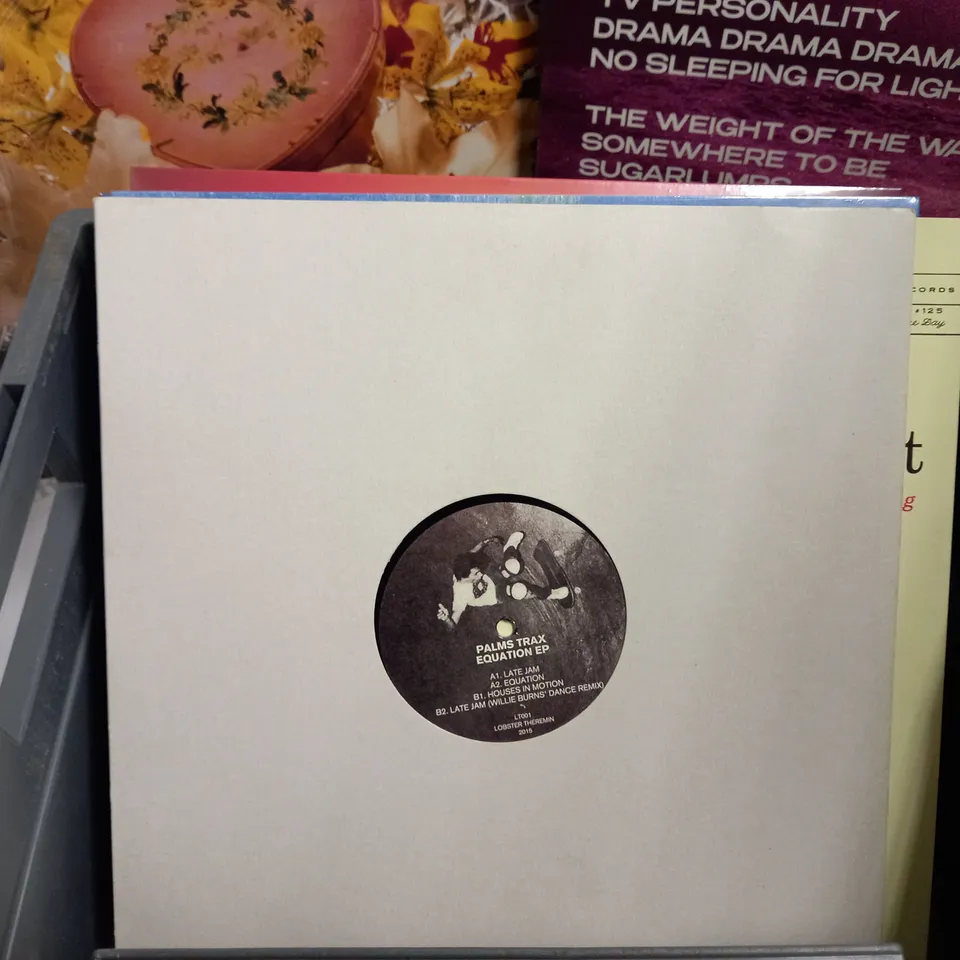 BOX OF APPROX 10 VINYLS INCLUDING DANCE GAVIN DANCE, NIRVANA HEART SHAPED BOX AND SEA CHANGE