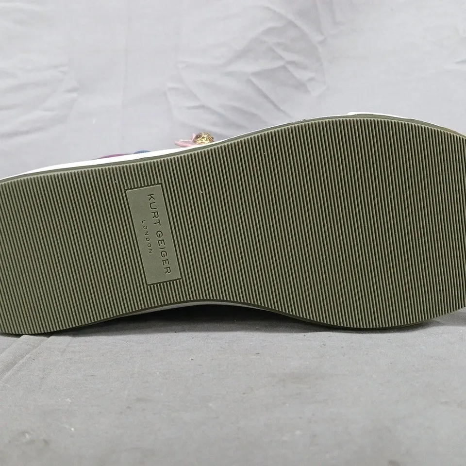 PAIR OF HURT GEIGER SHOES IN DARK SAGE/MULTI SIZE EU 40