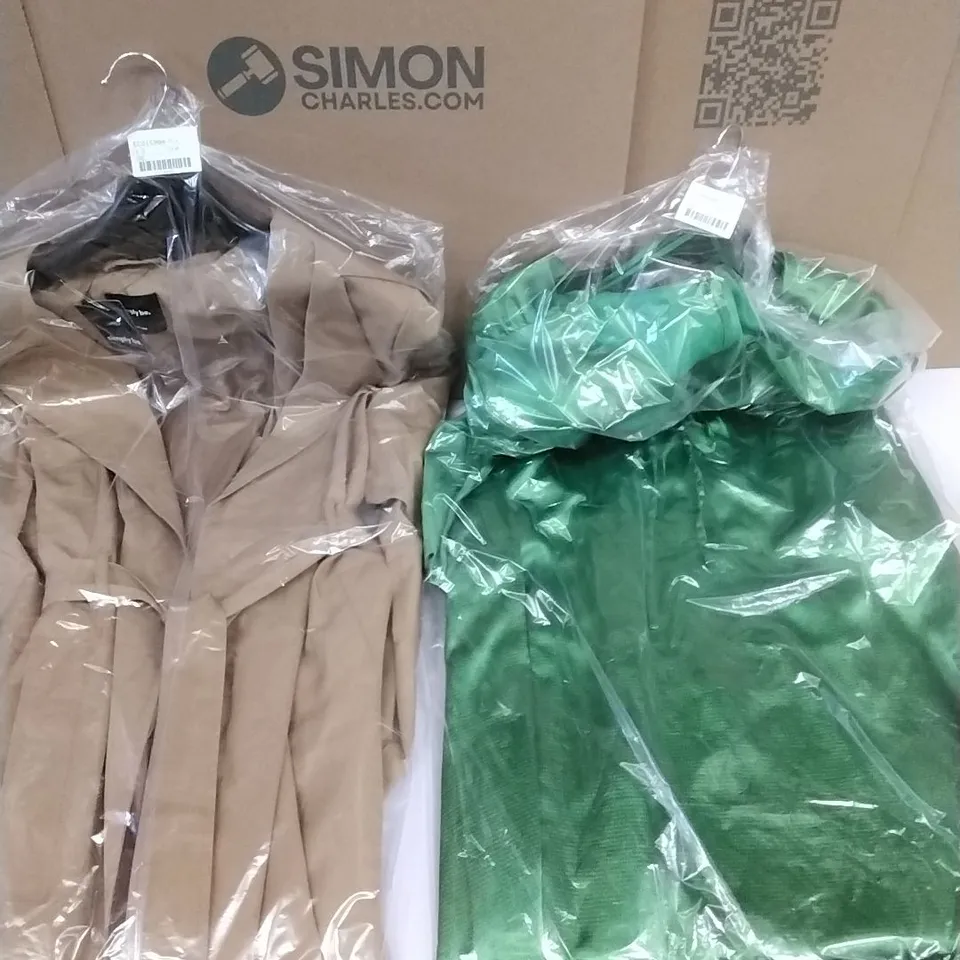 A PALLET CONTAINING APPROXIMATELY 90 BRAND NEW DESIGNER WOMEN'S CLOTHES WHICH INCLUDE; VARIOUS STYLES OF JD WILLIAMS COATS, SKIRTS, DRESSES ETC