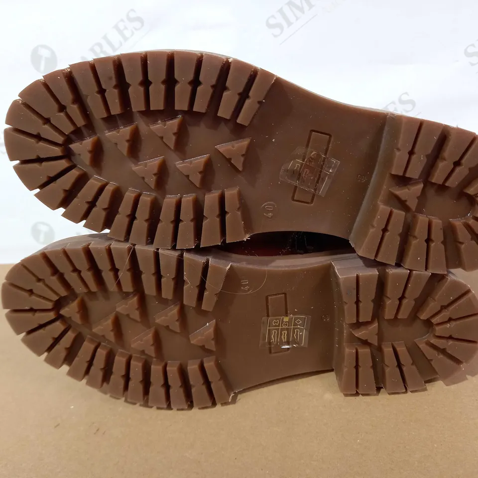 ADESSO TAN RESISTANCE HIKING BOOTS - SIZE 7 UK