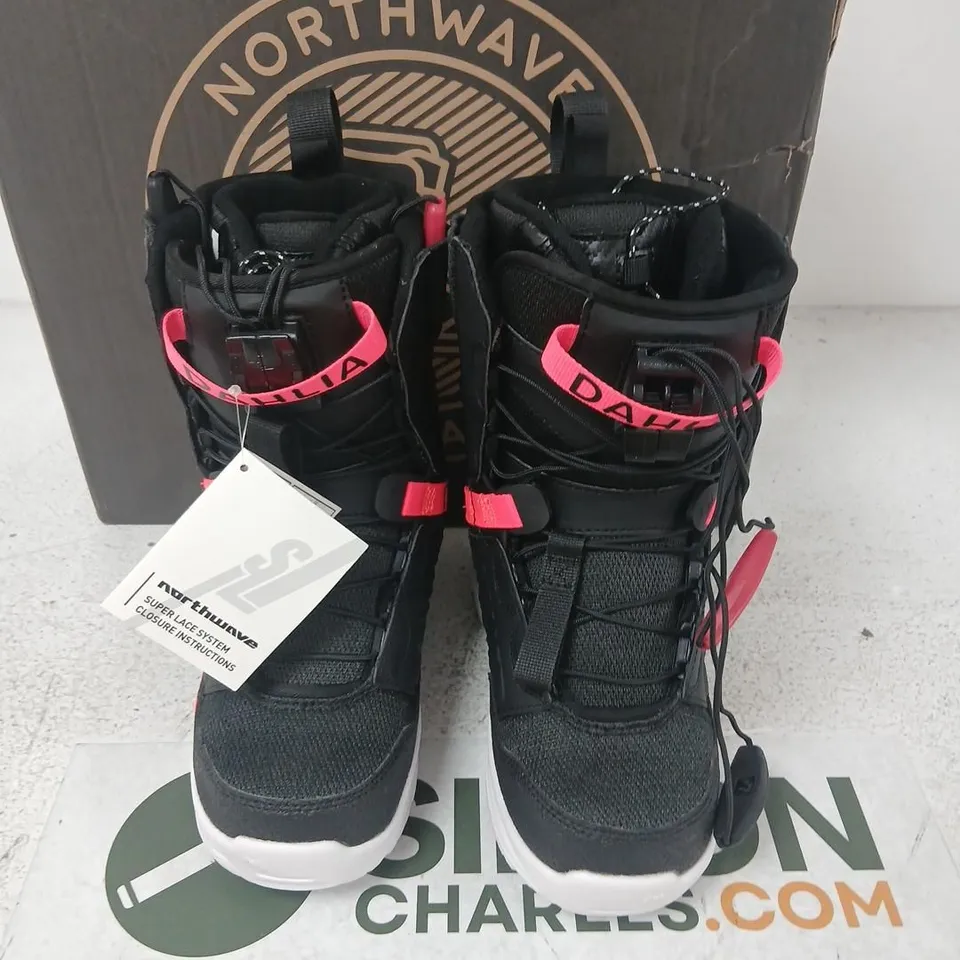 NORTHWAVE DAHLIA SL SNOWBOARD BOOTS – BLACK WITH PINK STRAPS, UK 2 (EU 34)
