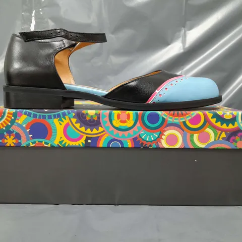 BOXED PAIR OF EMBASSY LONDON SHOES IN BLACK/PINK/AQUA EU SIZE 40